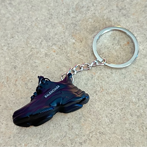 Keychain ✨ - Picture 2 of 4